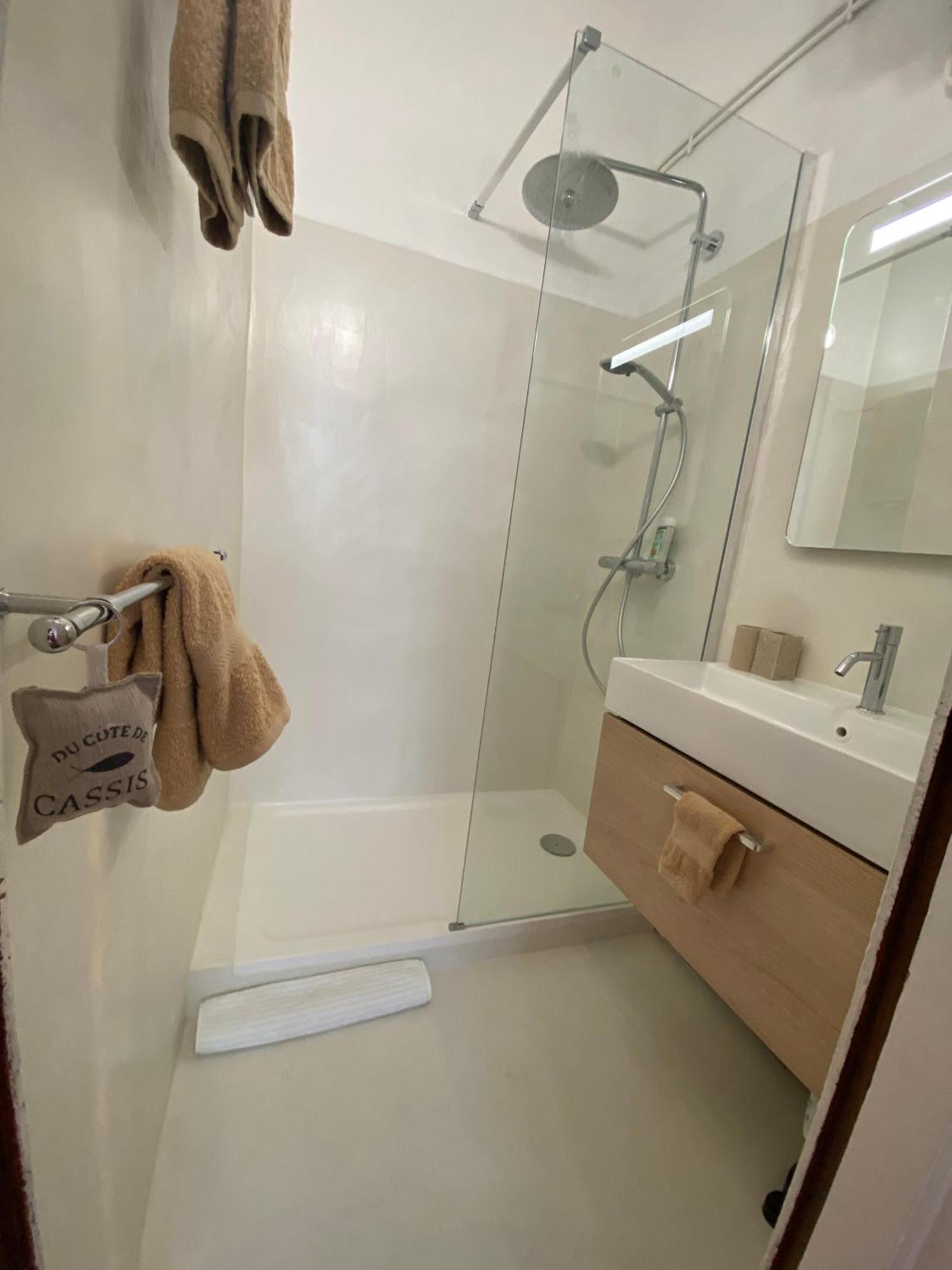 Click! Casa Lamartine Fabulous Ideal Location Walk To All!!! Cassis Bagian luar foto